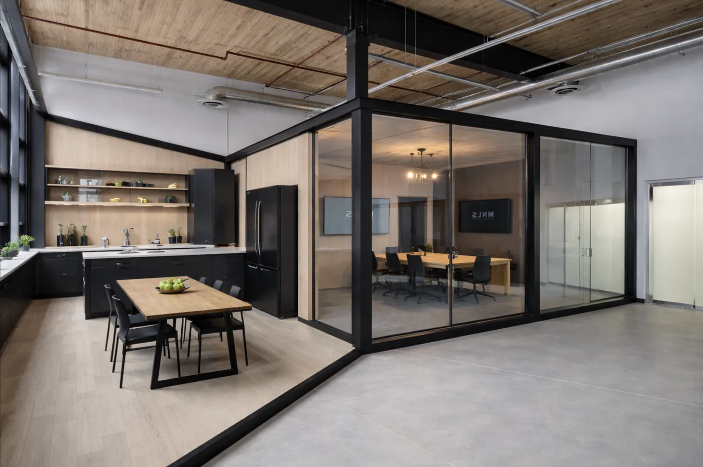 Interior build & home webshop — AI agents and local findability